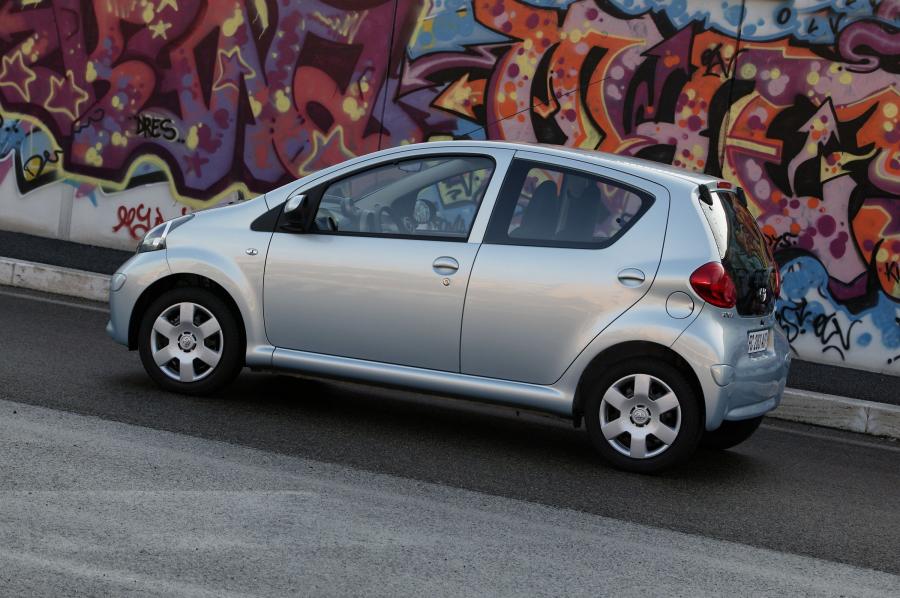  Toyota Aygo 2005 года  (фото 39 из 102)